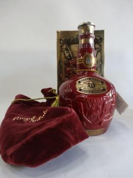 1 CHIVAS ROYAL SALUTE 21 ANS Bouteille Céramique Etui et aumonière 70 cl 40% 2