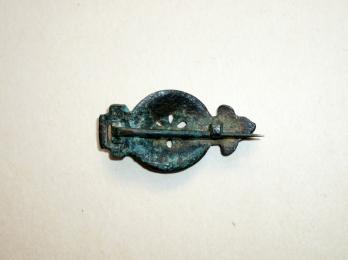 Broche à charnière en bronze, Période médiévale 2