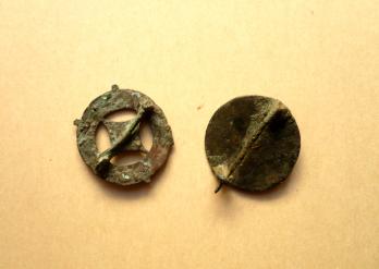 Deux fibules géométriques en bronze, période gallo romaine 1/2e s. 2