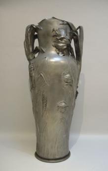 Grand vase en étain Art Nouveau, signature J.R. Hannio, vers 1900 2