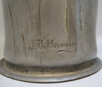 Grand vase en étain Art Nouveau, signature J.R. Hannio, vers 1900 2