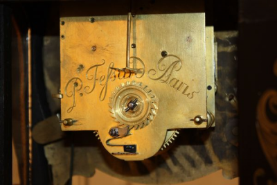 Cartel d'alcôve et son cul de lampe marqueterie Boulle, époque LXV 2