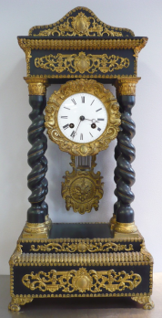 Pendule portique en ébène et laiton doré époque Napoléon III 2