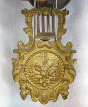 Pendule portique en ébène et laiton doré époque Napoléon III 2