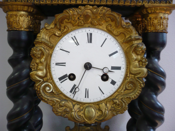 Pendule portique en ébène et laiton doré époque Napoléon III 2