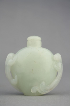 CHINE - Tabatière en jade blanc à décor Shillong 2