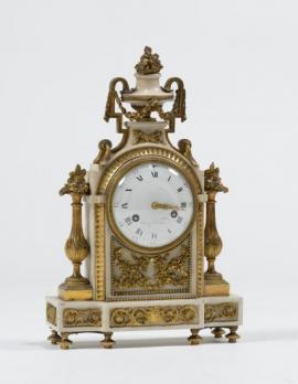 Pendule borne Henry VOISIN en marbre et garniture de bronze, époque Louis XVI 2