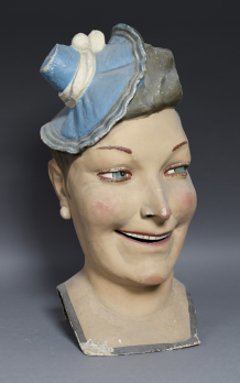 Lot de deux têtes géantes de carnaval en papier mâché, c.1900 2