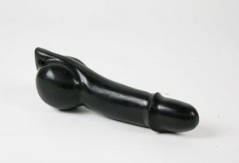 CHINE - Phallus de maison close en pierre noire sculptée 2