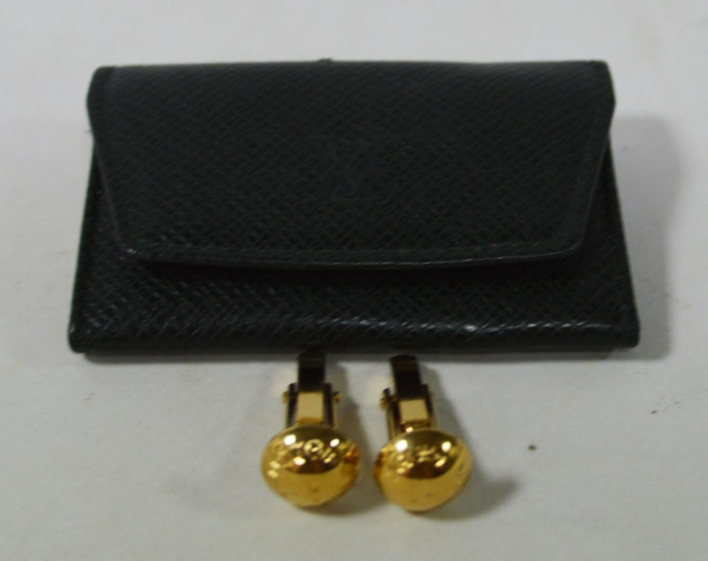 Sold at Auction: Louis Vuitton, LOUIS VUITTON Paire de boutons de manchette