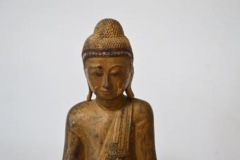 Bouddha en bois doré debout sur un padma lotiforme 2