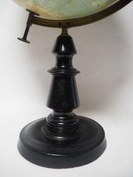 Globe terrestre dressé par FOREST, Girard et Barrère 2