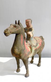 CHINE époque HAN (206av-220apJC) - Cavalier, Terre cuite à reste d’engobe et polychromie 2