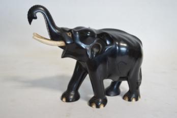Éléphant en ébène 2