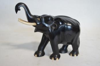 Éléphant en ébène 2