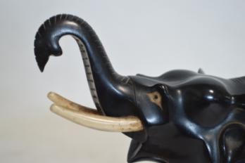 Éléphant en ébène 2
