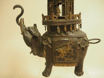 CHINE, époque QING - Important brûle parfum éléphant 2