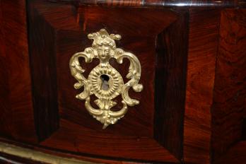 Commode XVIIIe estampillée Guillaume Schwingkens 2