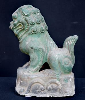 CHINE - Ancienne tuile faitière surmontée d’un Chien de Fô 2