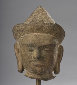 CAMBODGE, Art Khmer XIIIe - Tête de Vishnu coiffée de la tiare 2