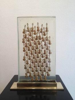 ARMAN «Inclusion de petits violons» 2