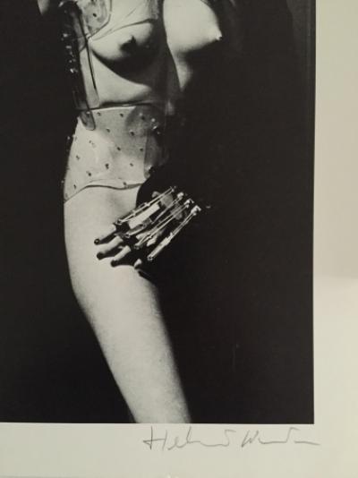 Helmut NEWTON - Jane Kirby, Avenue Kleber, Paris, 1980 - Photolithographie 2