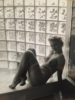 André de DIENES - Nu aux pavés de verre, 1960 -  Photographie argentique 2