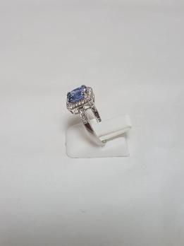 Bague coussin or blanc 18K 3g25, centre Saphir 2.33 Cts 2