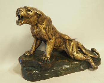 Louis-Albert CARVIN (1860-1951). La lionne blessée. Bronze 2