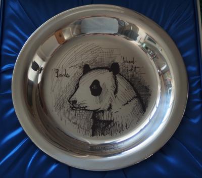 Bernard Buffet (1928-1999) : Panda, Assiette en argent gravée - signée 1974 2