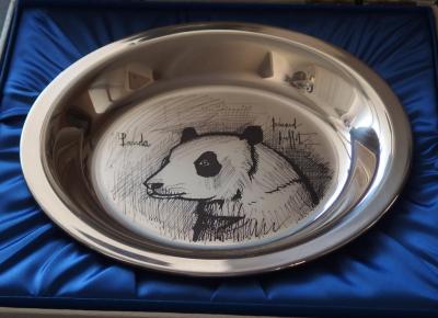 Bernard Buffet (1928-1999) : Panda, Assiette en argent gravée - signée 1974 2
