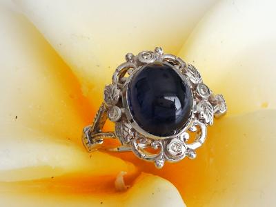 Bague en or blanc  cabochon de saphir et diamants 2