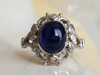 Bague en or blanc  cabochon de saphir et diamants 2