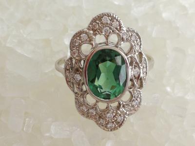 Bague en or blanc, tourmaline verte et diamants 2