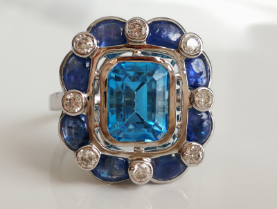 Bague en or blanc topaze bleue  3.7 cts saphirs et diamants 2