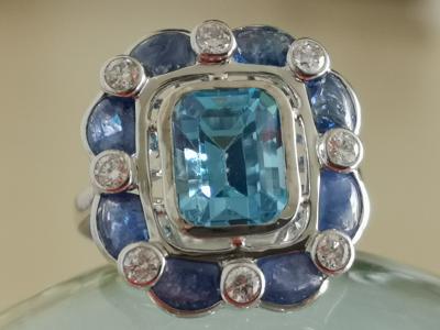 Bague en or blanc topaze bleue  3.7 cts saphirs et diamants 2