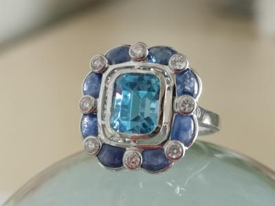 Bague en or blanc topaze bleue  3.7 cts saphirs et diamants 2