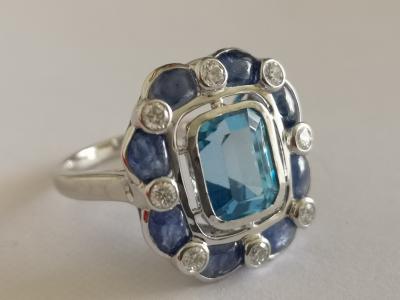 Bague en or blanc topaze bleue  3.7 cts saphirs et diamants 2