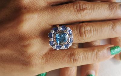 Bague en or blanc topaze bleue  3.7 cts saphirs et diamants 2