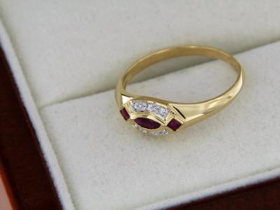 Bague en or jaune avec rubis 0.28 carats et diamants 0.04 carat 2