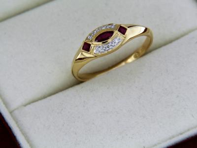 Bague en or jaune avec rubis 0.28 carats et diamants 0.04 carat 2