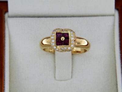 Bague en or jaune avec 4 rubis et diamants 2