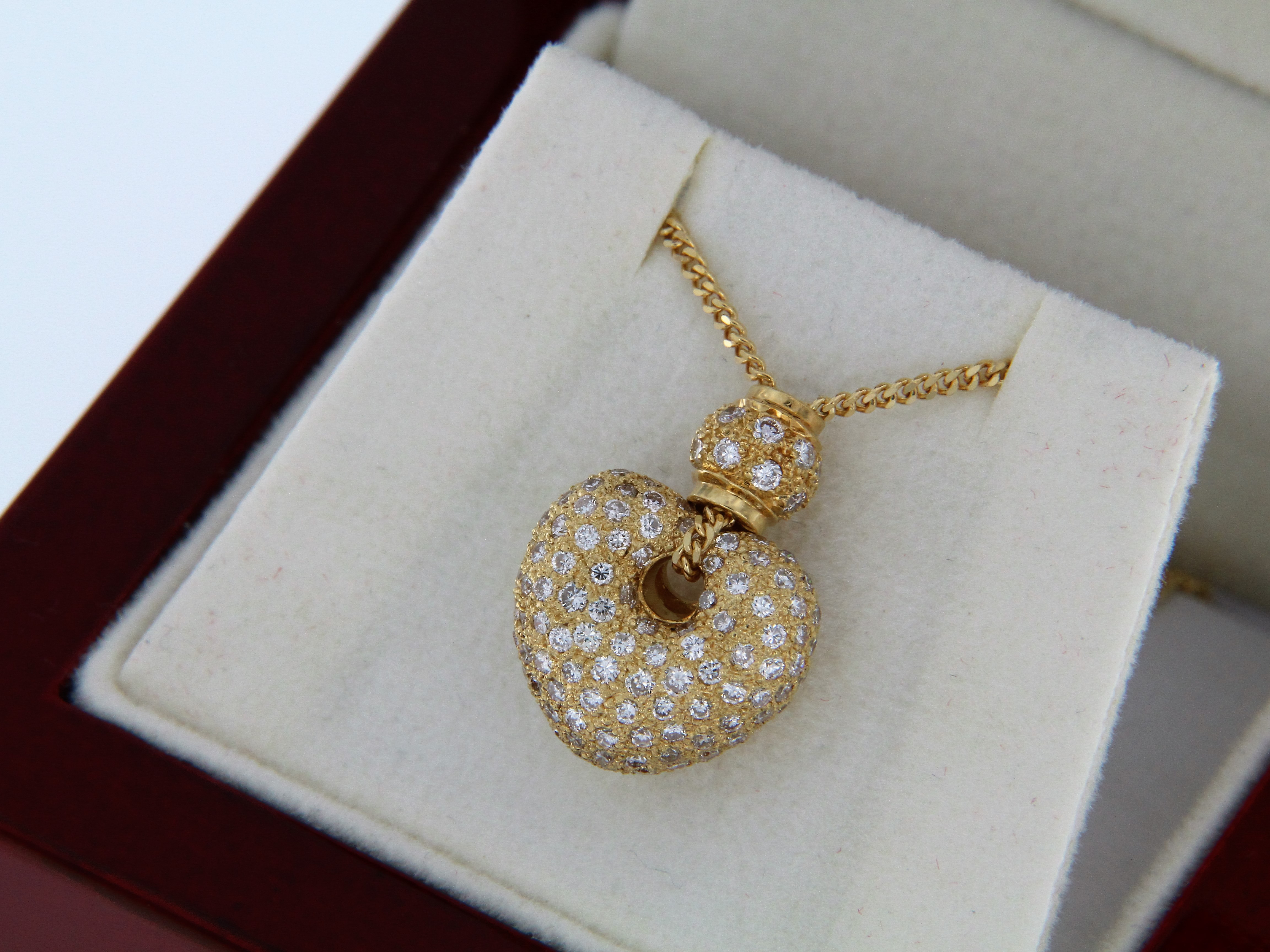 Puces d'oreilles rondes vertes émeraude halo de 1,00 ct Puces d'oreilles rondes vertes émeraude halo de 1,00 ct