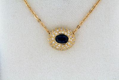 Pendentif en or jaune avec chaîne et saphir 2