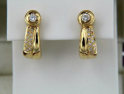 Boucles d’oreille en or jaune et diamants 2