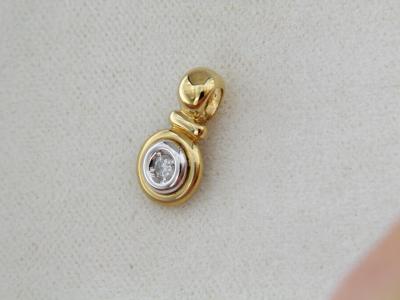 Pendentif en or bicolore avec diamant central 2