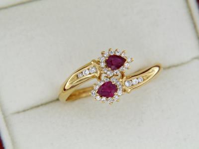 Bague en or jaune, double rubis et diamants 2