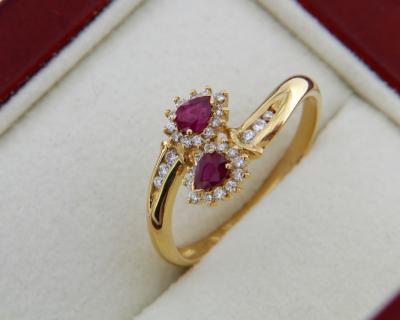 Bague en or jaune, double rubis et diamants 2