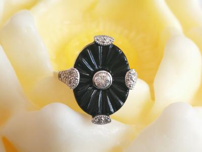 Ring in the Art Déco style with Onyx and diamonds 2