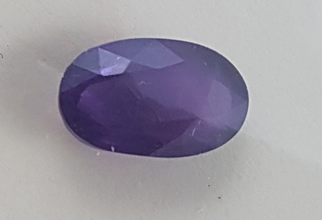 Saphir Synthétique Ovale 1.4 Carats 6x8mm - Qualité AAAAA, Bleu Pur, Parfait état Neuf
